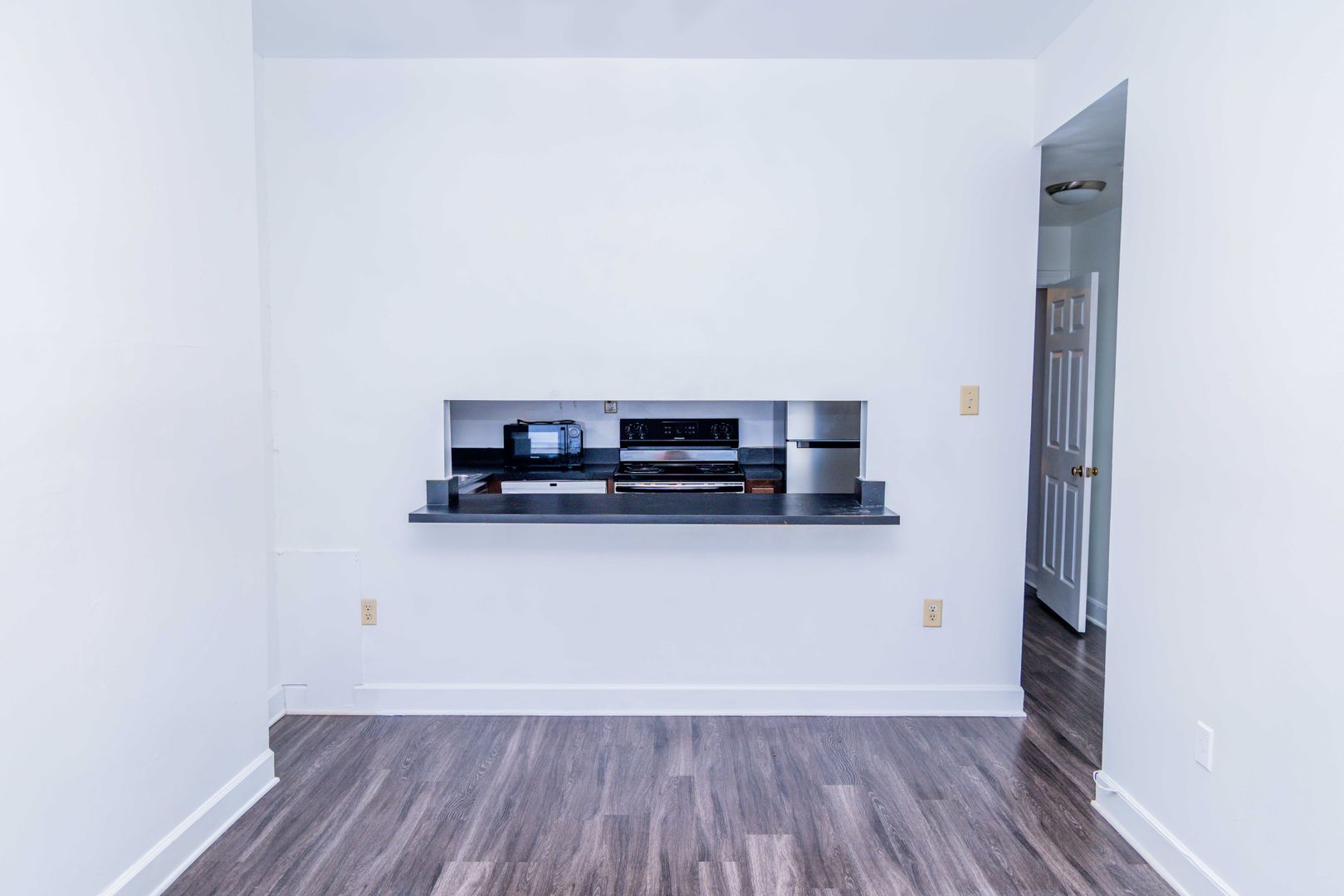Richmond Apartment: 104 & 104 1/2 E Clay St