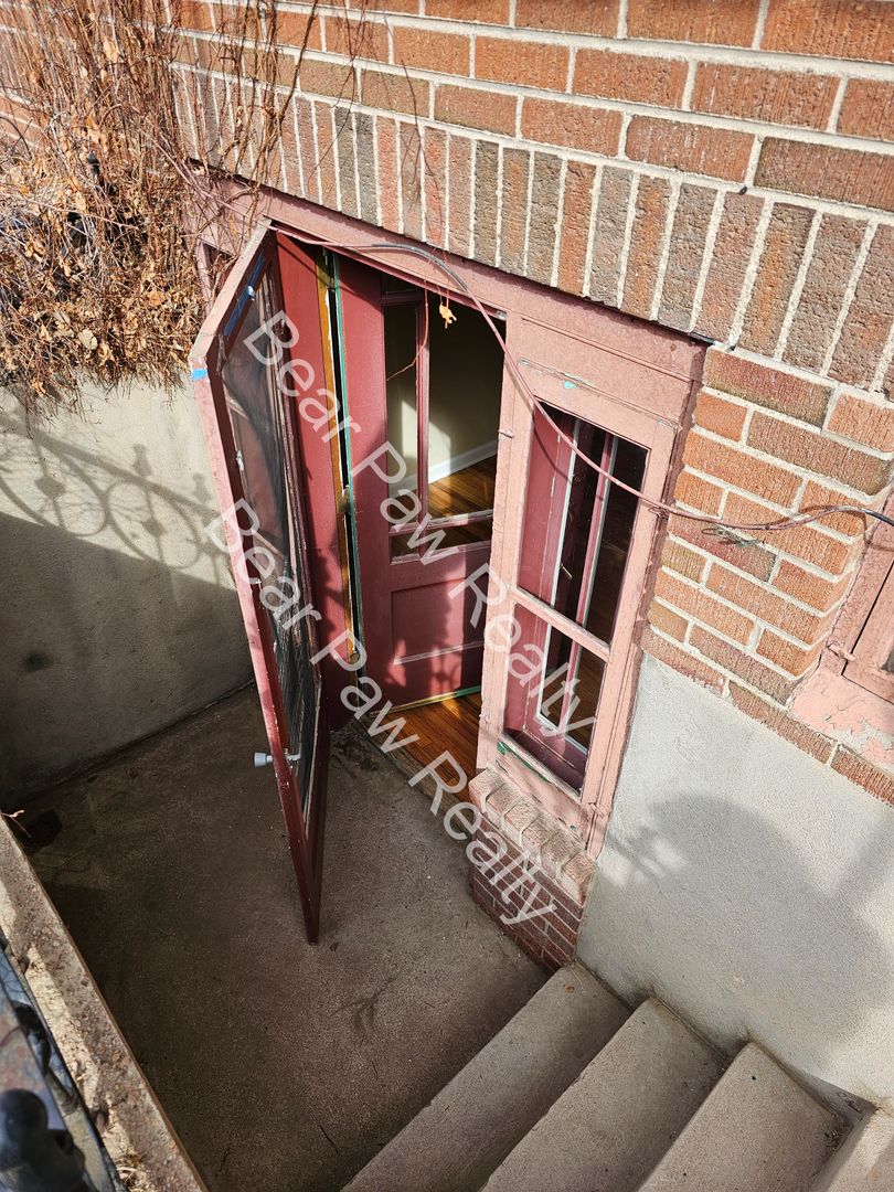 Cheyenne Apartment: Seymour Ave
