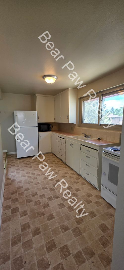 Cheyenne Apartment: 1839 Fremont Ave