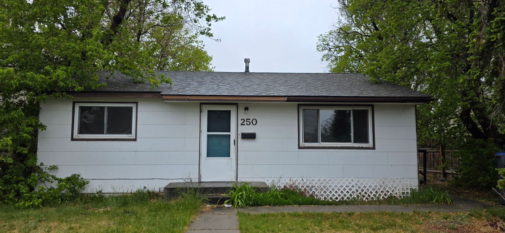 Cheyenne House: 250 Cribbon Ave