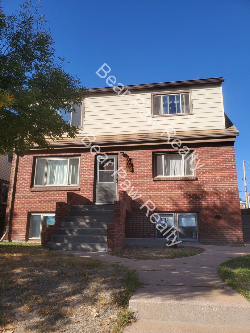 Cheyenne Apartment: 708 W 1st Ave