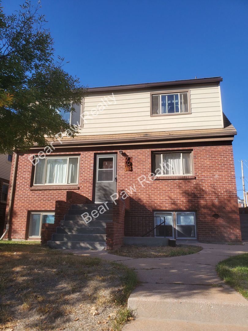 Cheyenne Apartment: 708 W 1st Ave