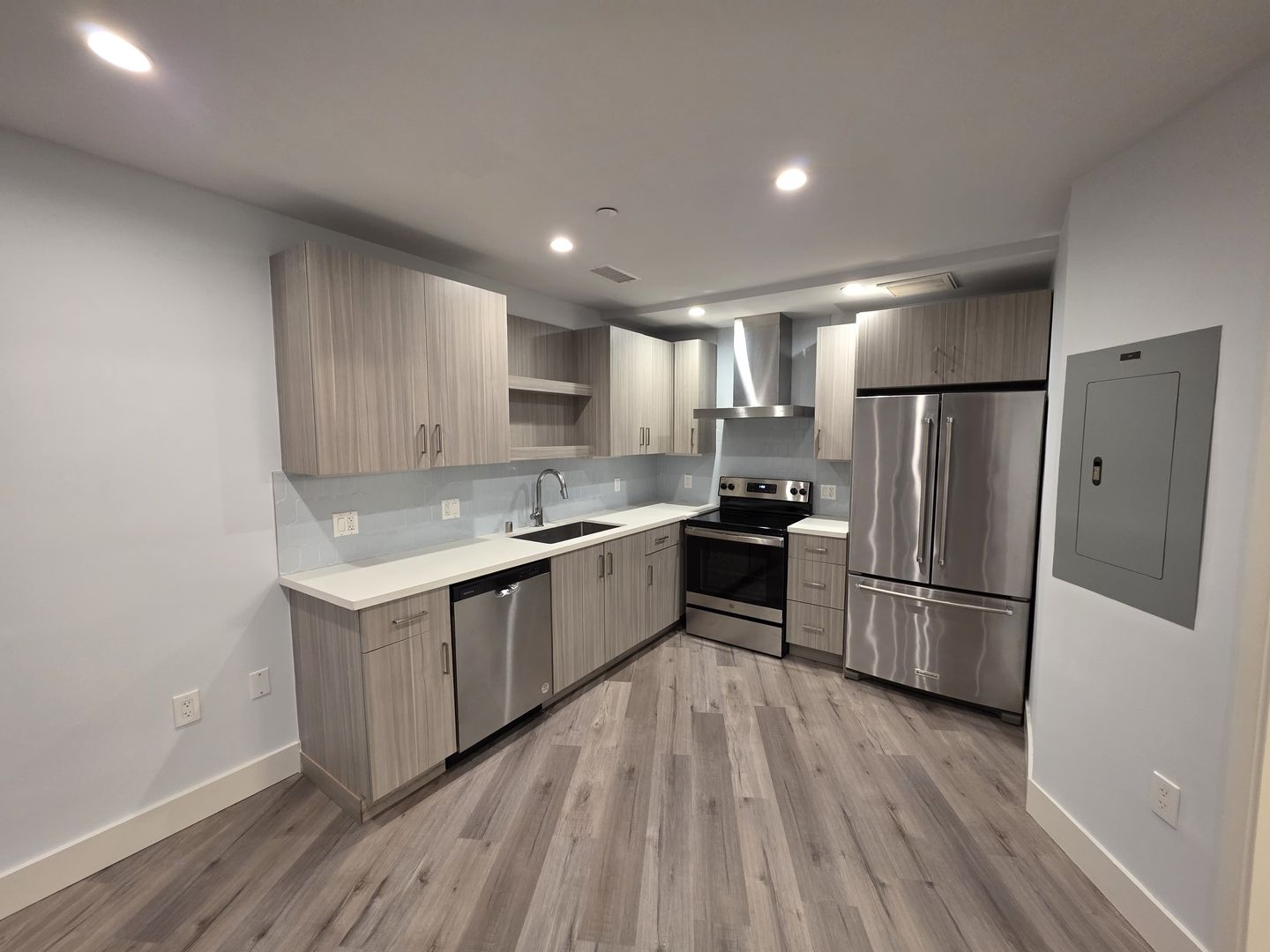 Los Angeles Apartment: 5955 Saturn Street
