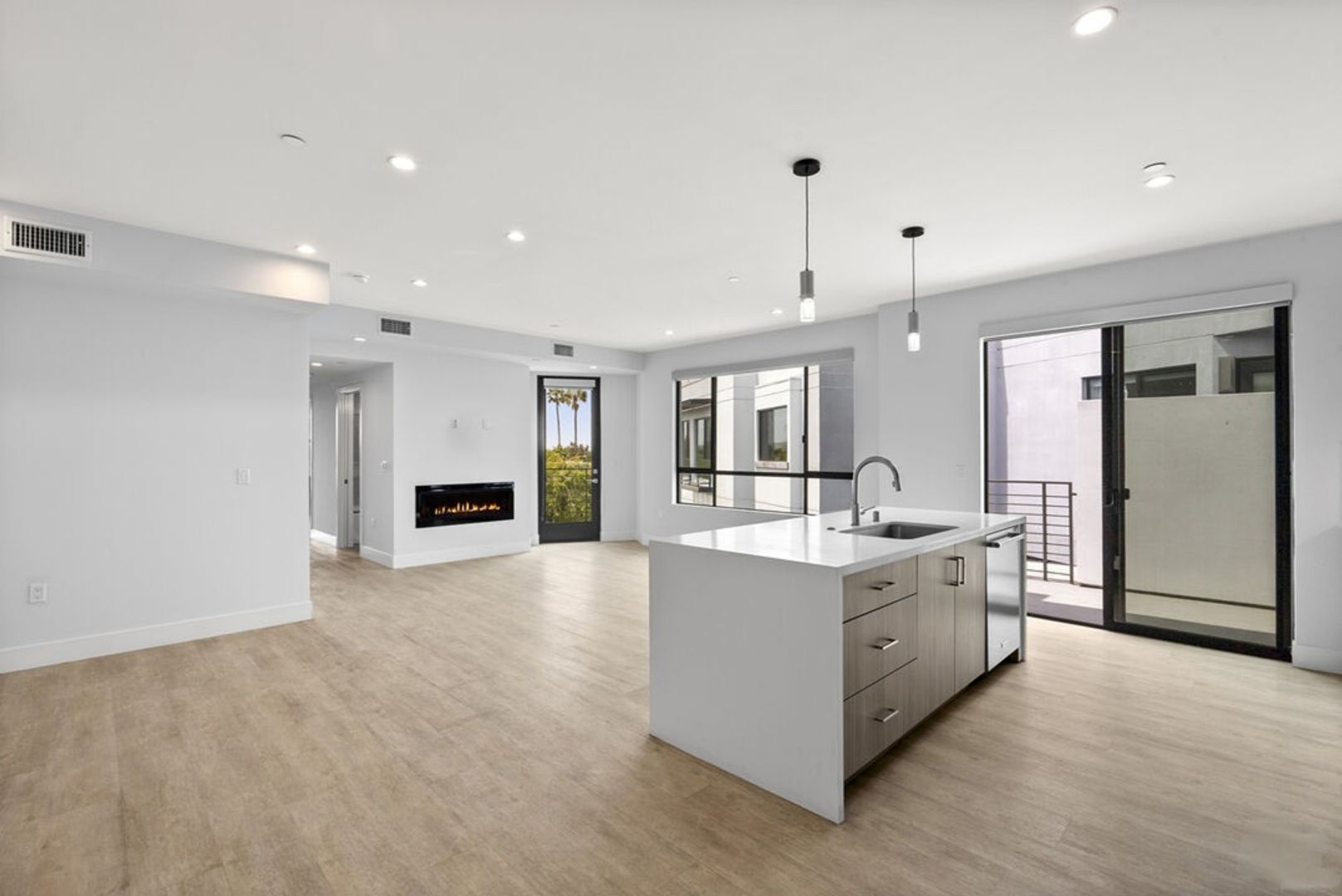 Los Angeles Apartment: 5955 Saturn Street
