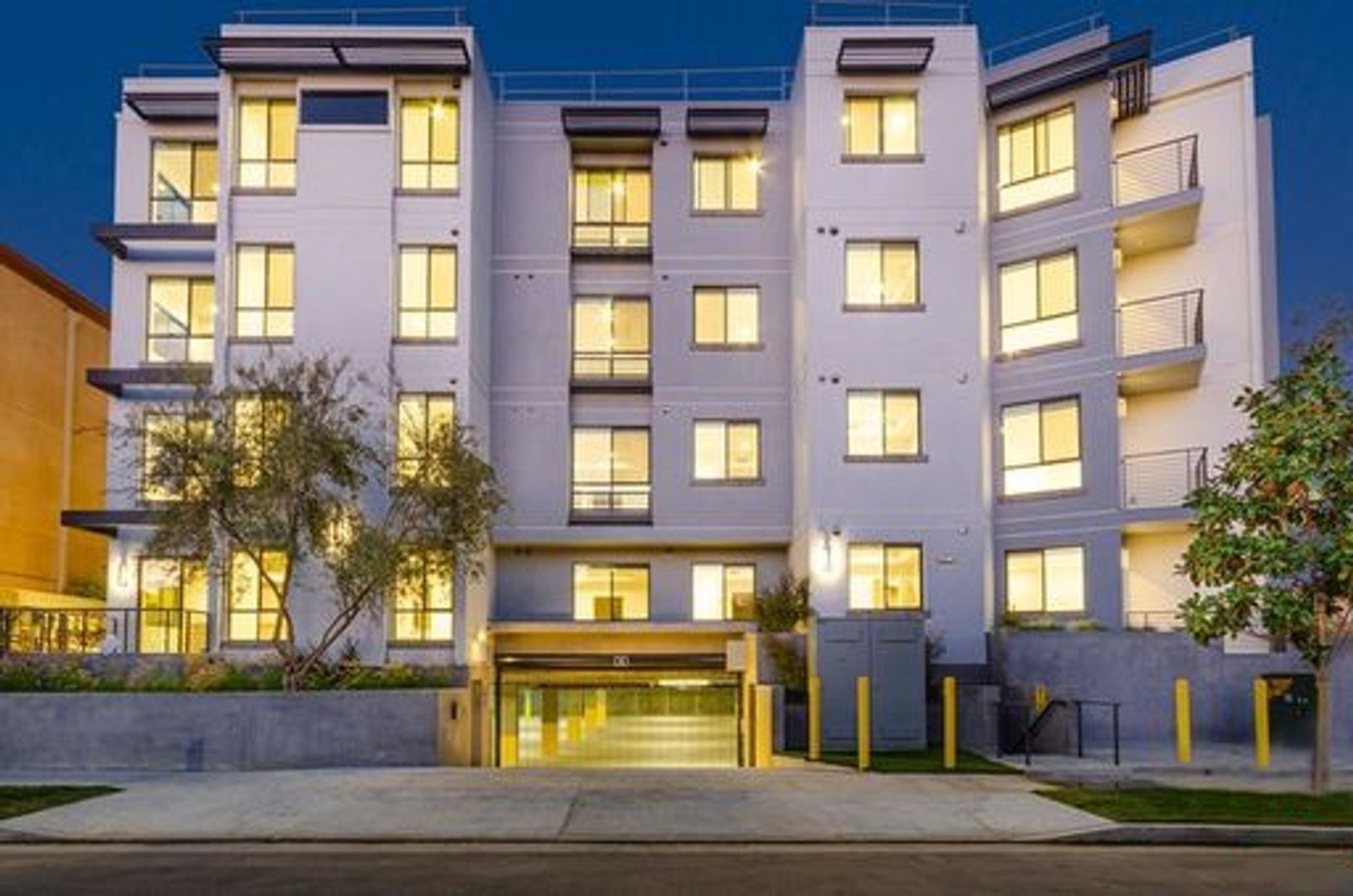 Los Angeles Apartment: 5955 Saturn Street