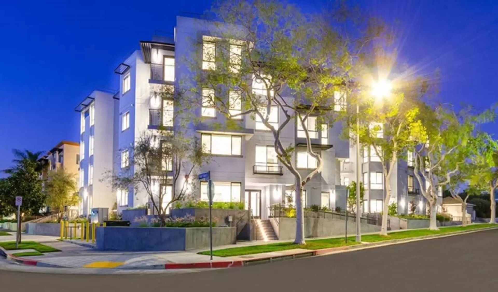 Los Angeles Apartment: 5955 Saturn Street
