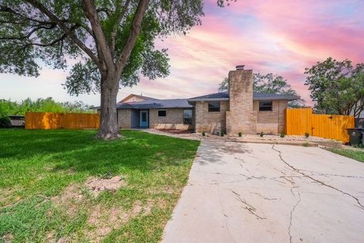 1002 River Oak Dr, Seguin, TX 78155 – photo 1