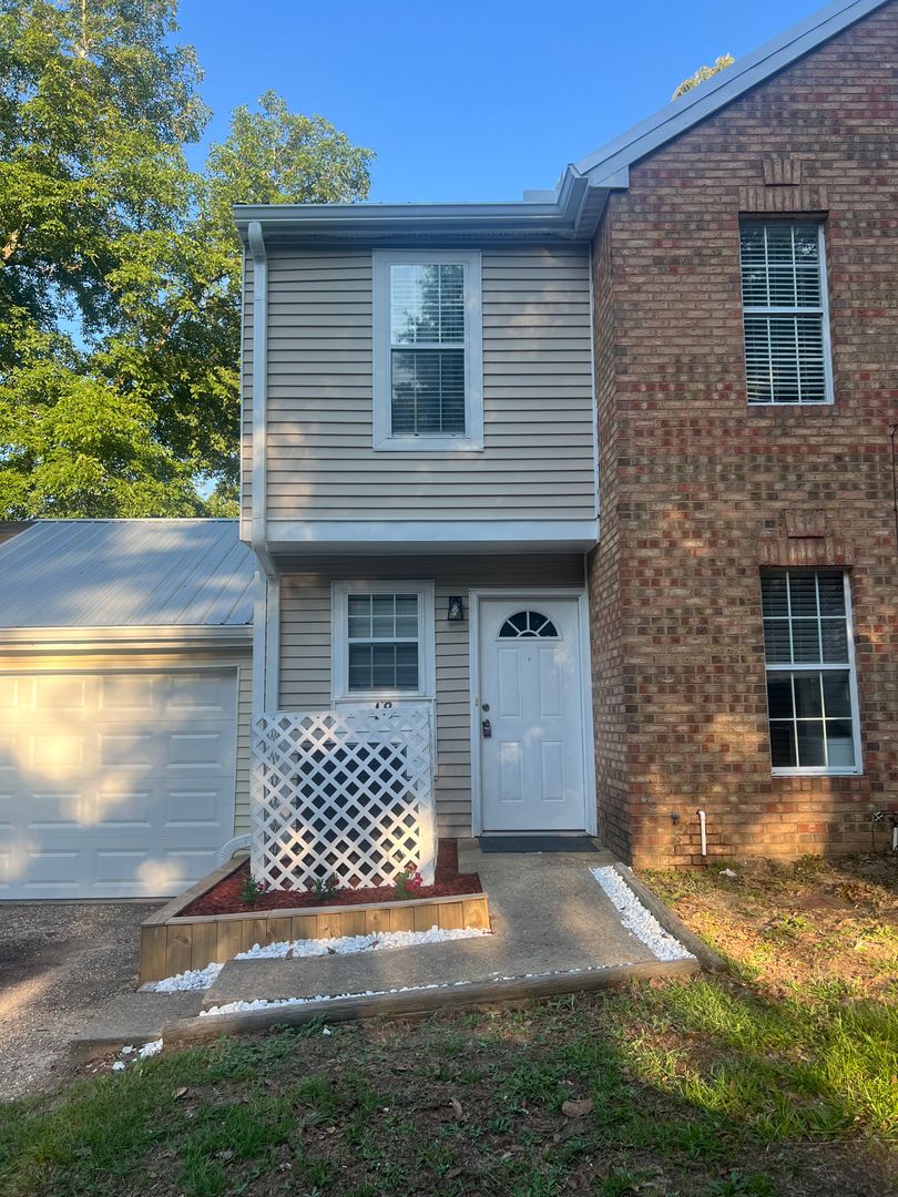 Daleville Townhome: 18 Somerset Parkway