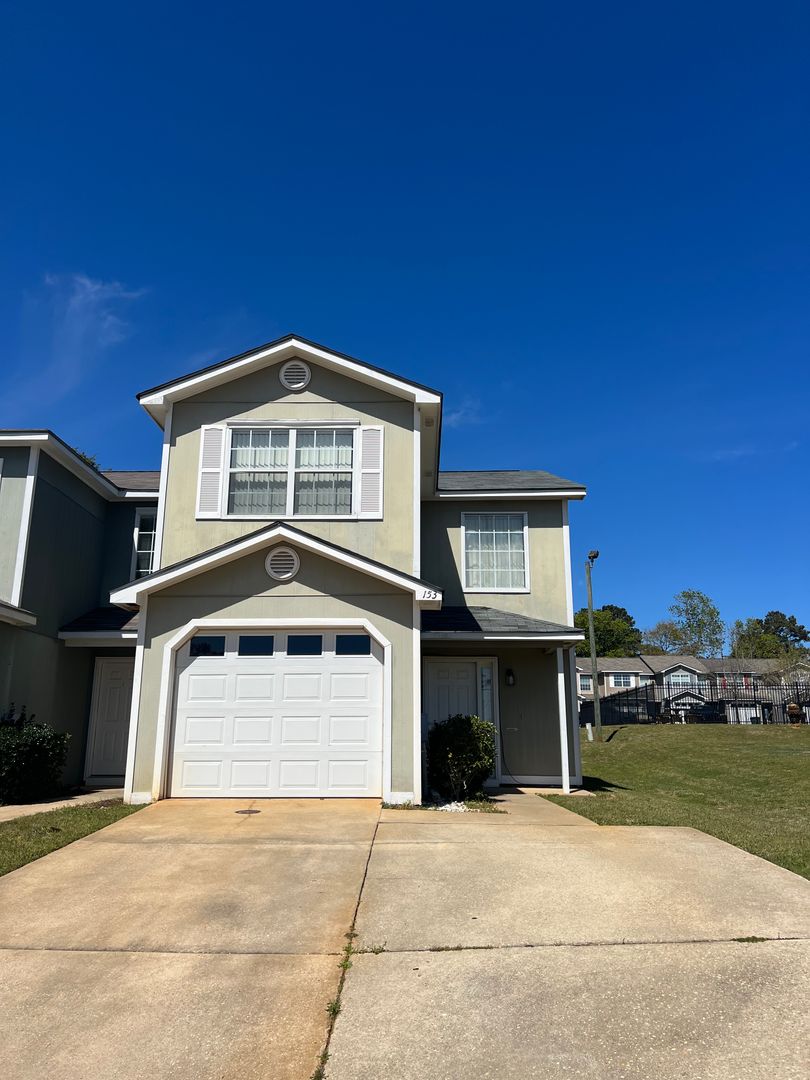 Enterprise House: 153 Woodberry Dr