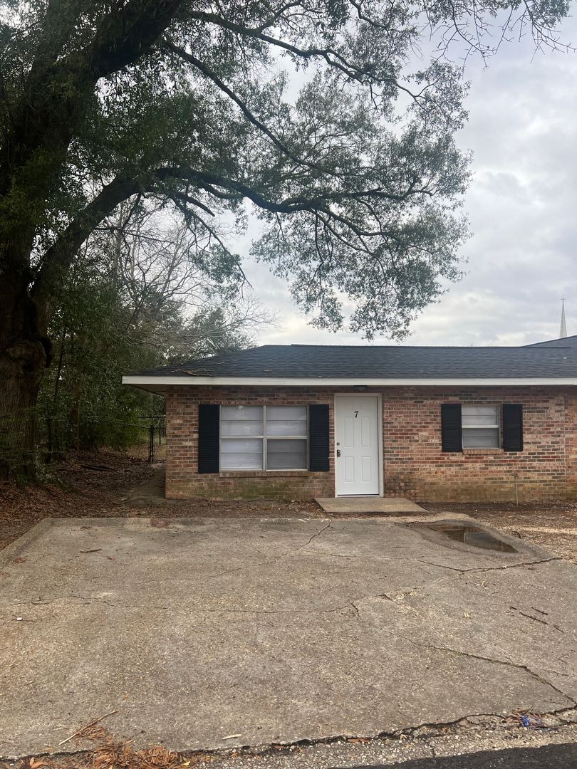 Enterprise Apartment: 321 Geneva Highway