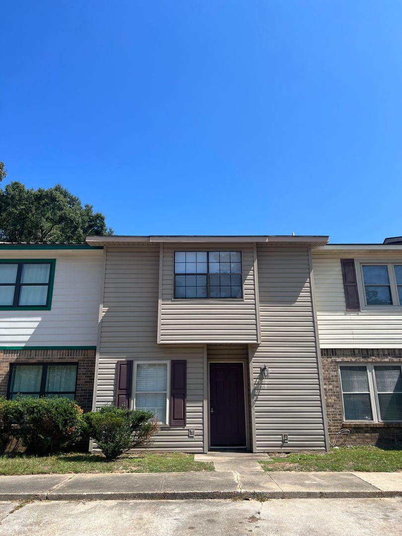 Enterprise Townhome: 108 Ridgeway Dr Apt 3