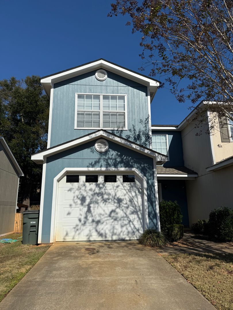 Enterprise Townhome: 111 Woodberry Dr