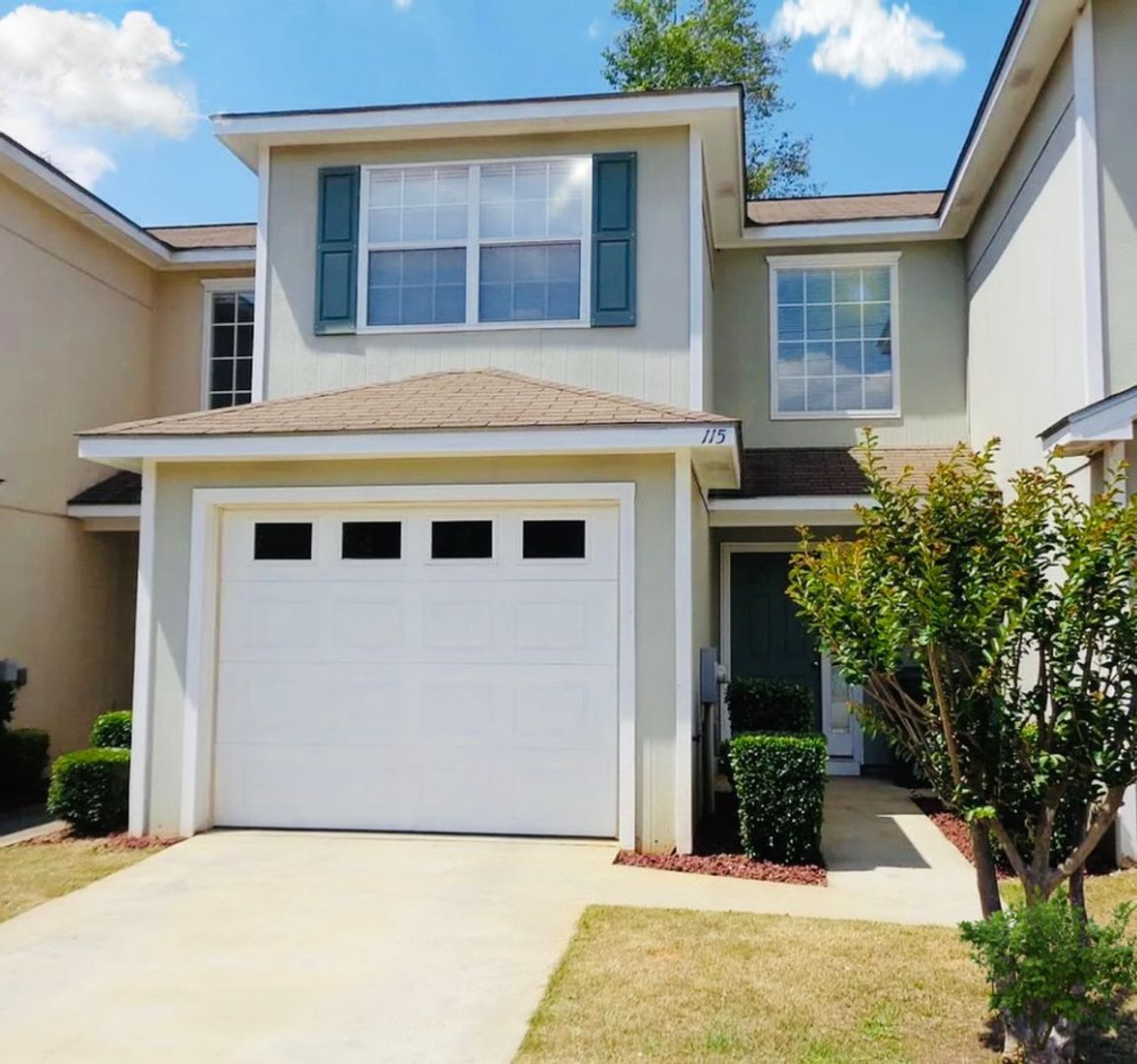 Enterprise Townhome: 115 Woodberry