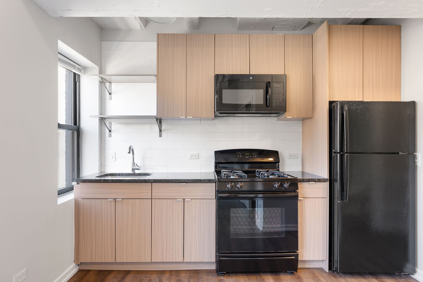 Chicago Apartment: 5718 N Winthrop Avenue