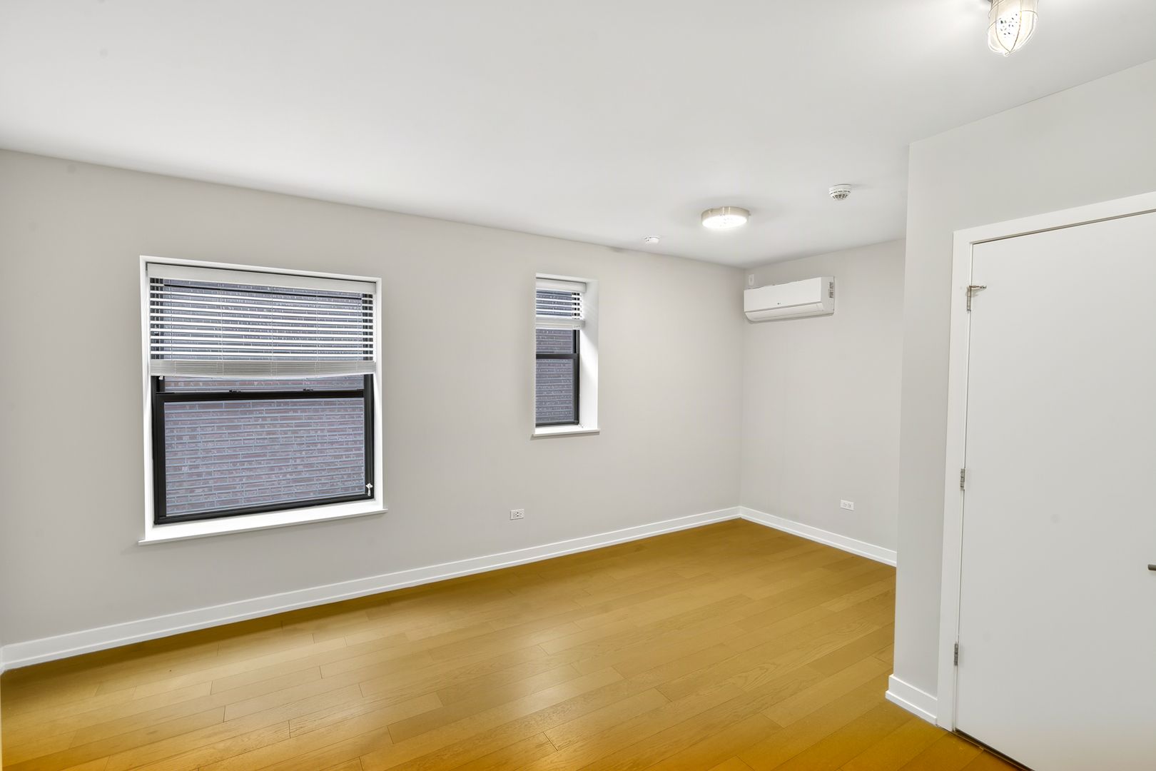 Chicago Apartment: 6019 N Winthrop Avenue