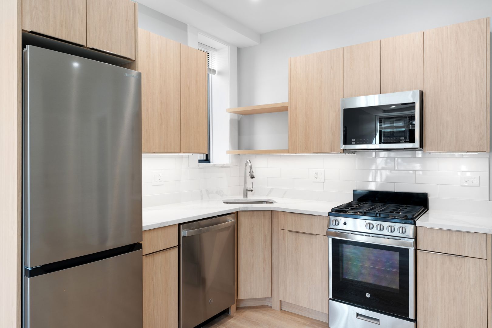 Chicago Apartment: 1546 W Jonquil Terrace