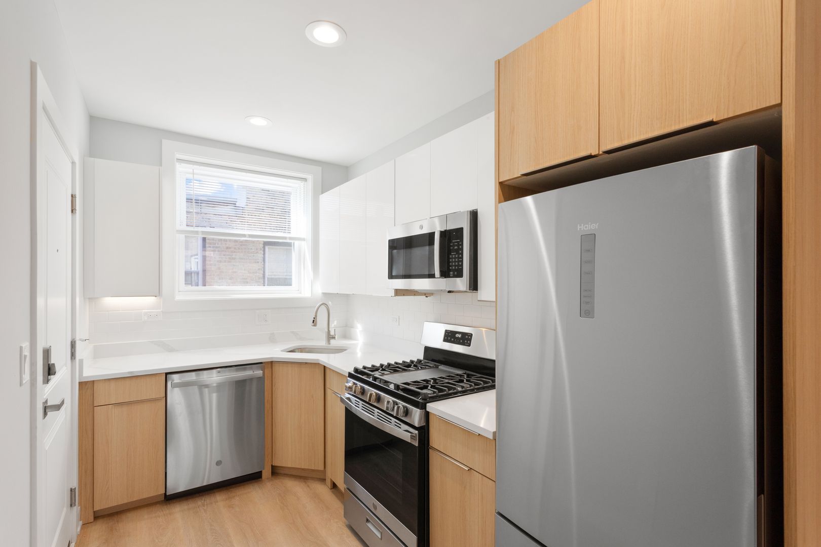 Chicago Apartment: 7381-89 N. Damen Ave
