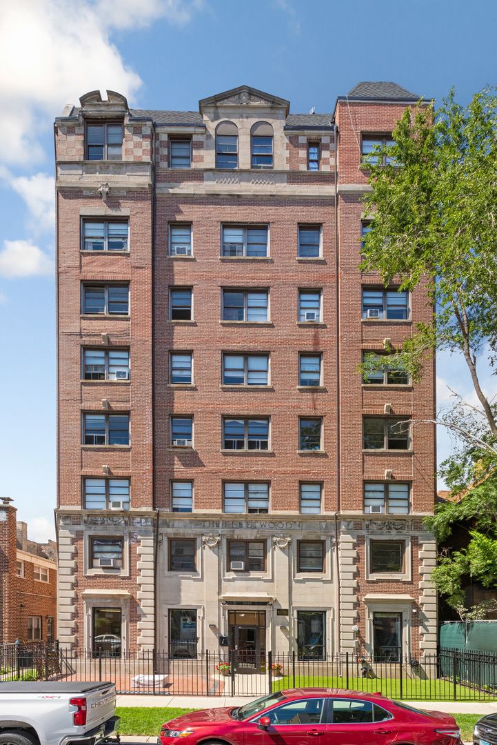 Chicago Apartment: 6026 N Winthrop