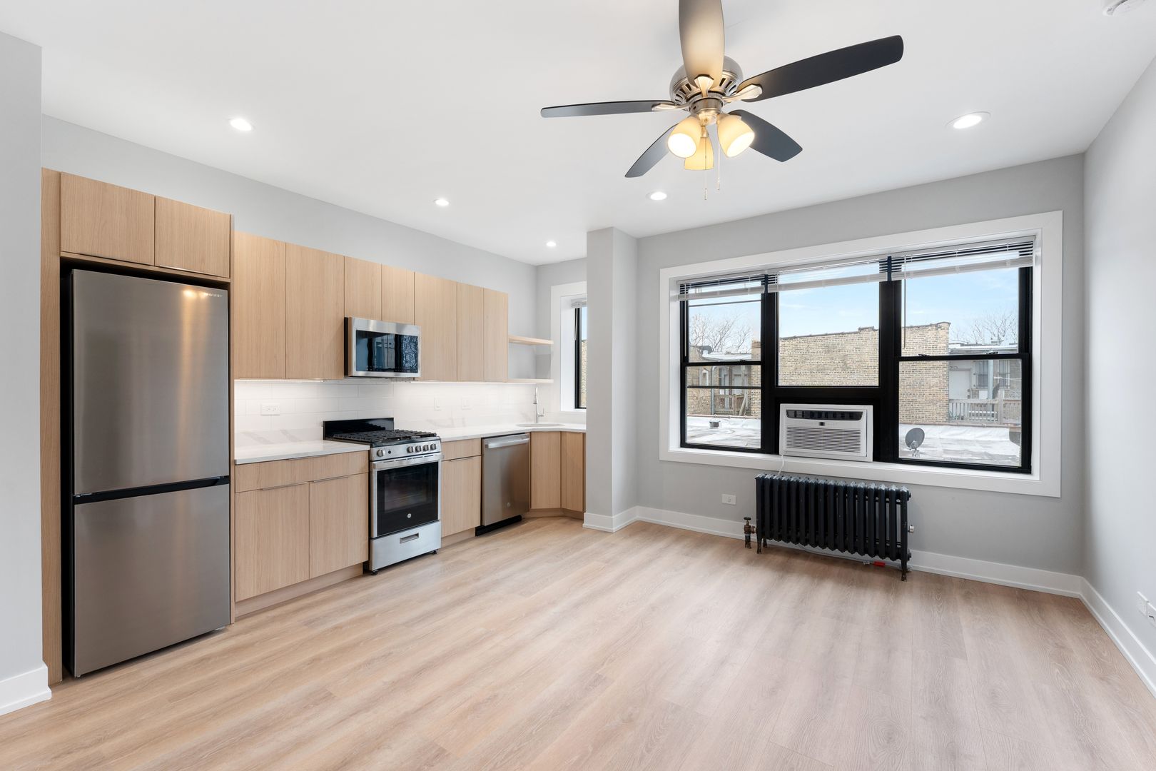 Chicago Apartment: 1546 W Jonquil Terrace