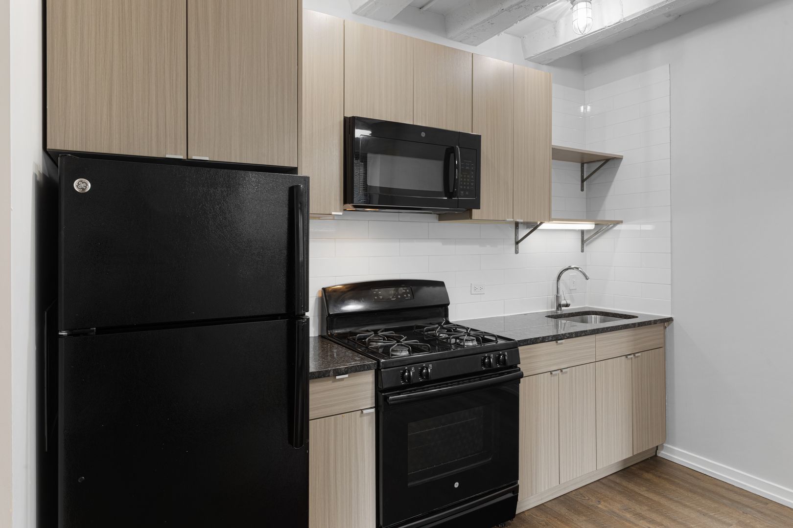 Chicago Apartment: 5718 N Winthrop Avenue