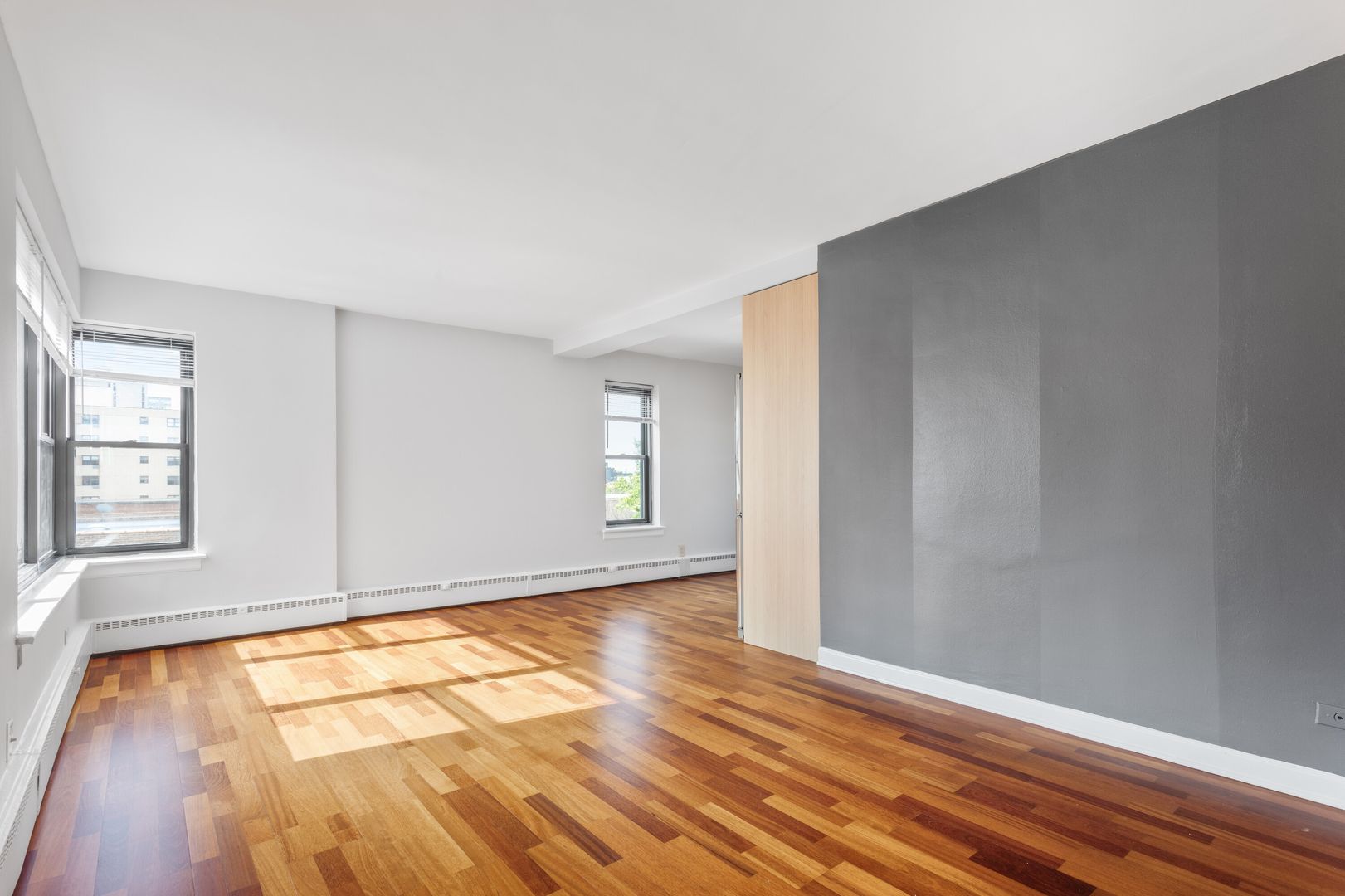 Chicago Apartment: 5858 N Sheridan Rd