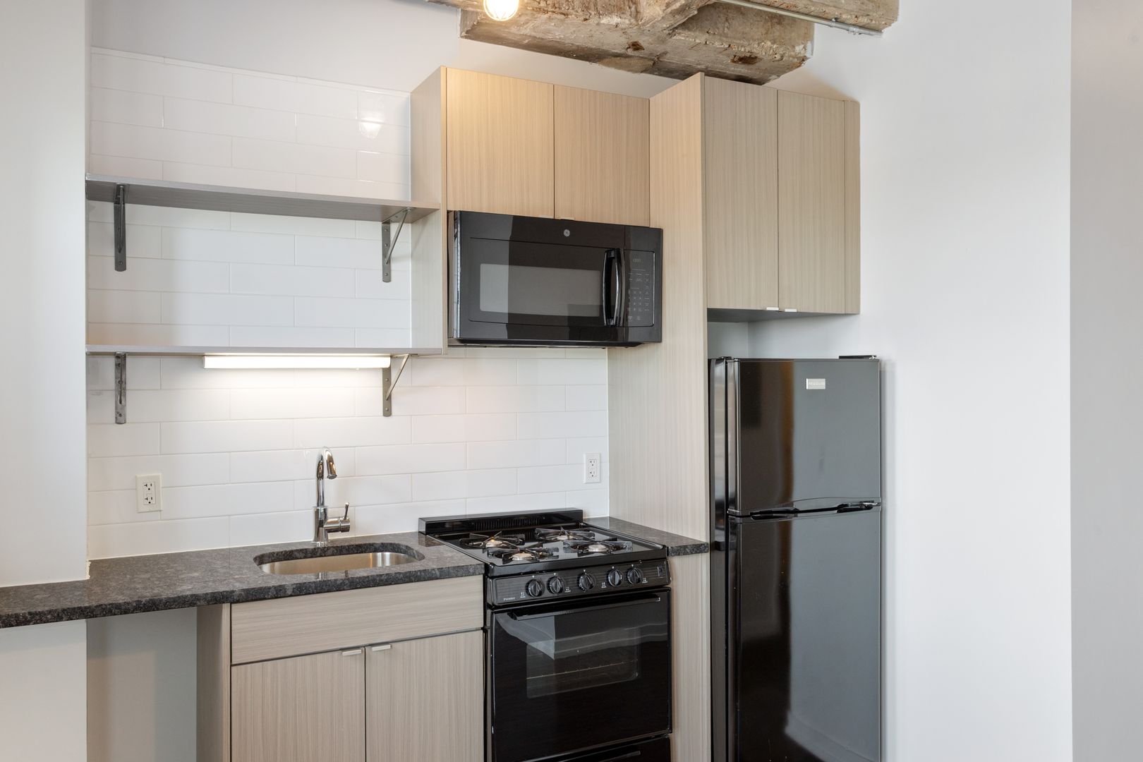 Chicago Apartment: 1325 W Wilson Avenue