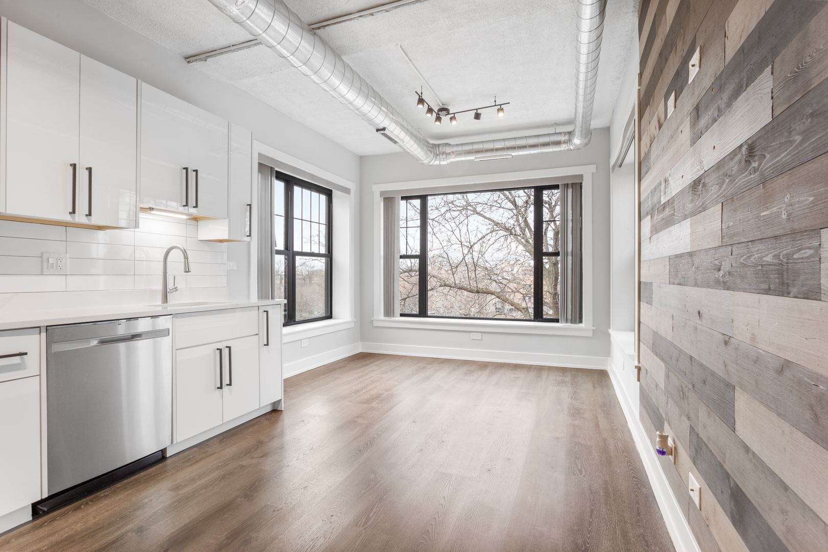 Chicago Apartment: 7645 N Sheridan Rd