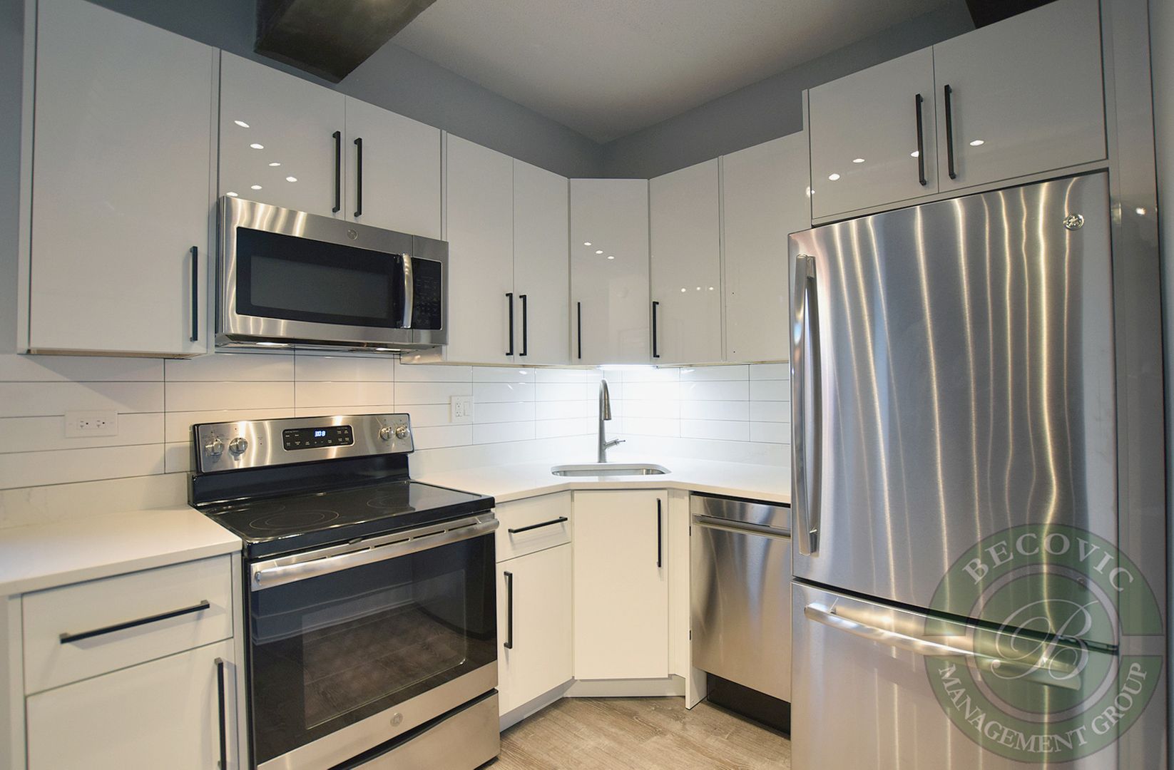 Chicago Apartment: 7645 N Sheridan Rd