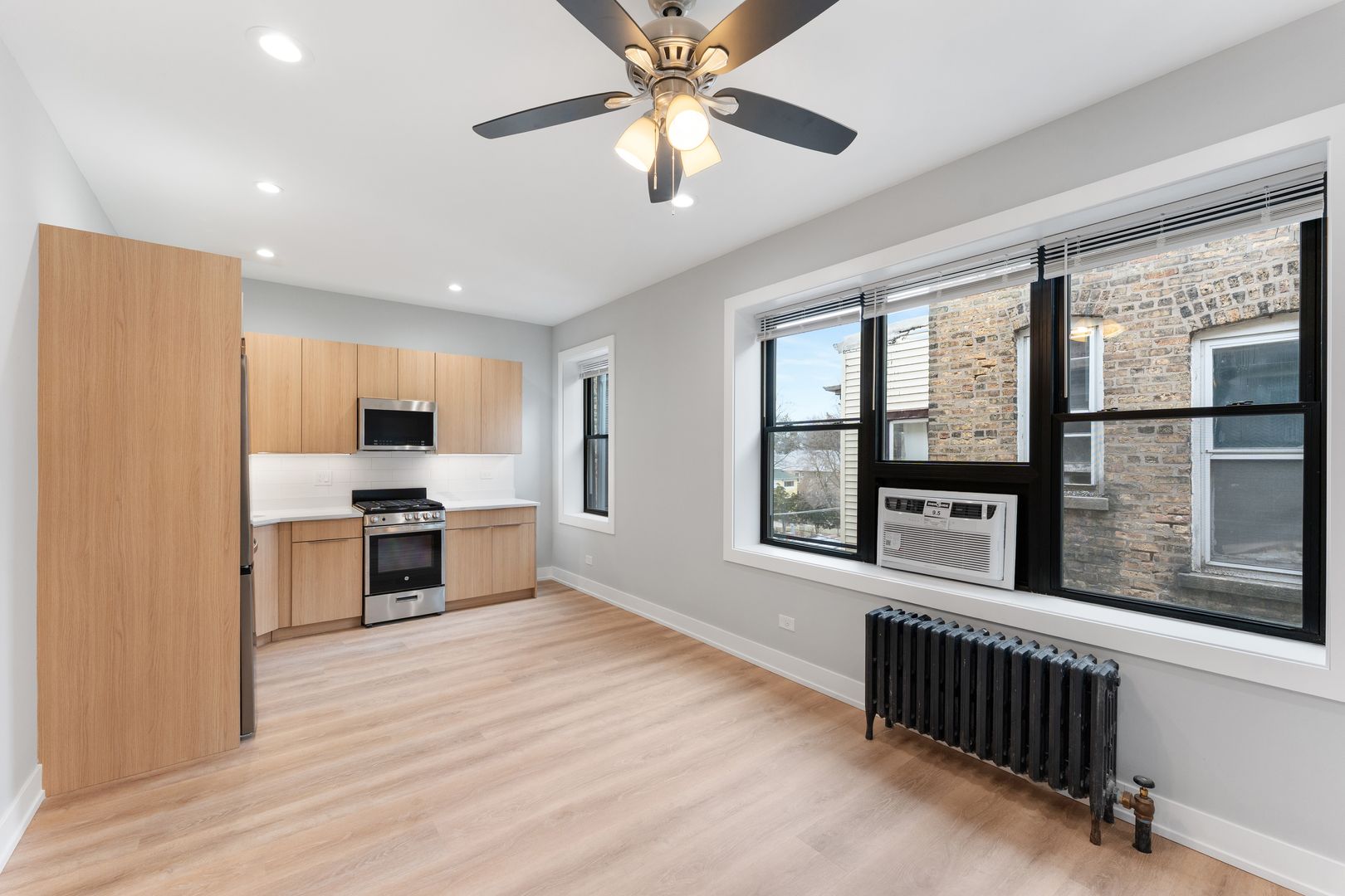 Chicago Apartment: 1546 W Jonquil Terrace
