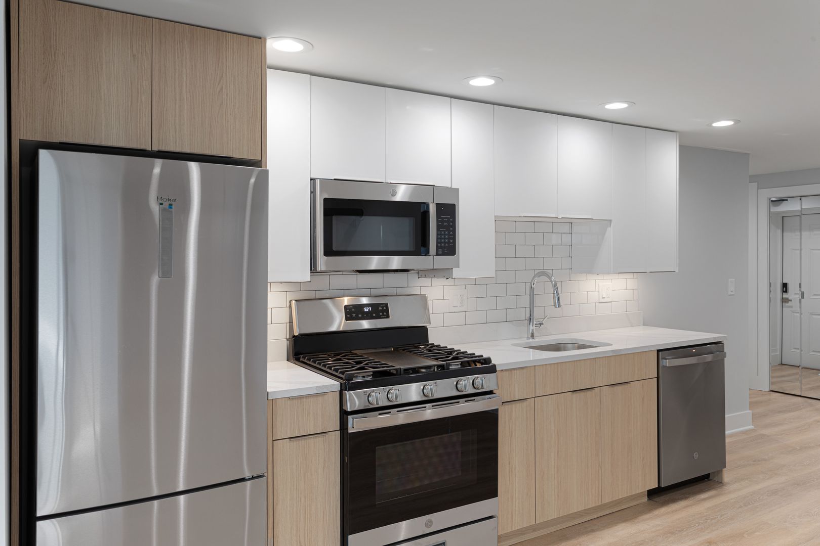 Chicago Apartment: 7600 N Sheridan Road