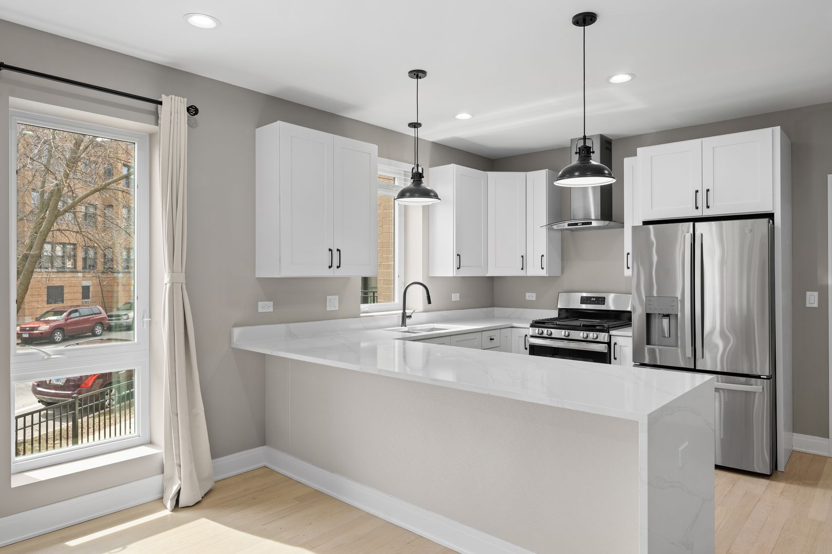 Chicago Apartment: 7428 N. Rogers Ave  & 7430 N. Hermitage Ave