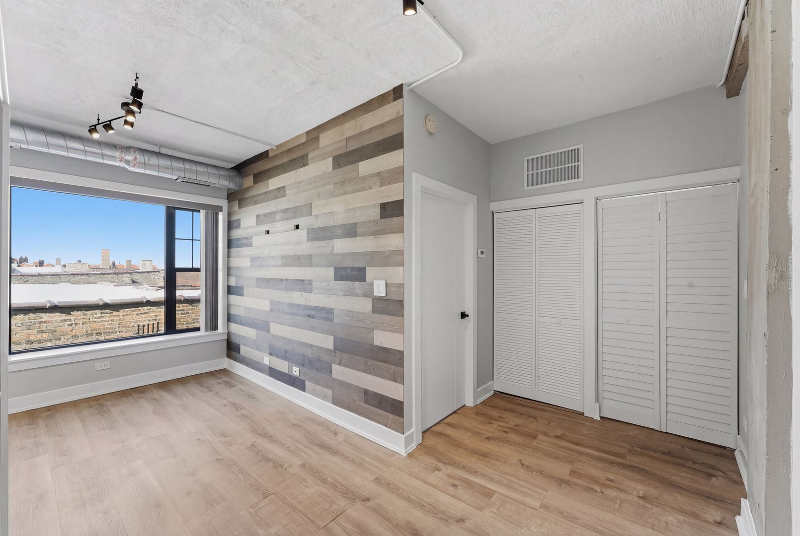 Chicago Apartment: 7645 N Sheridan Rd