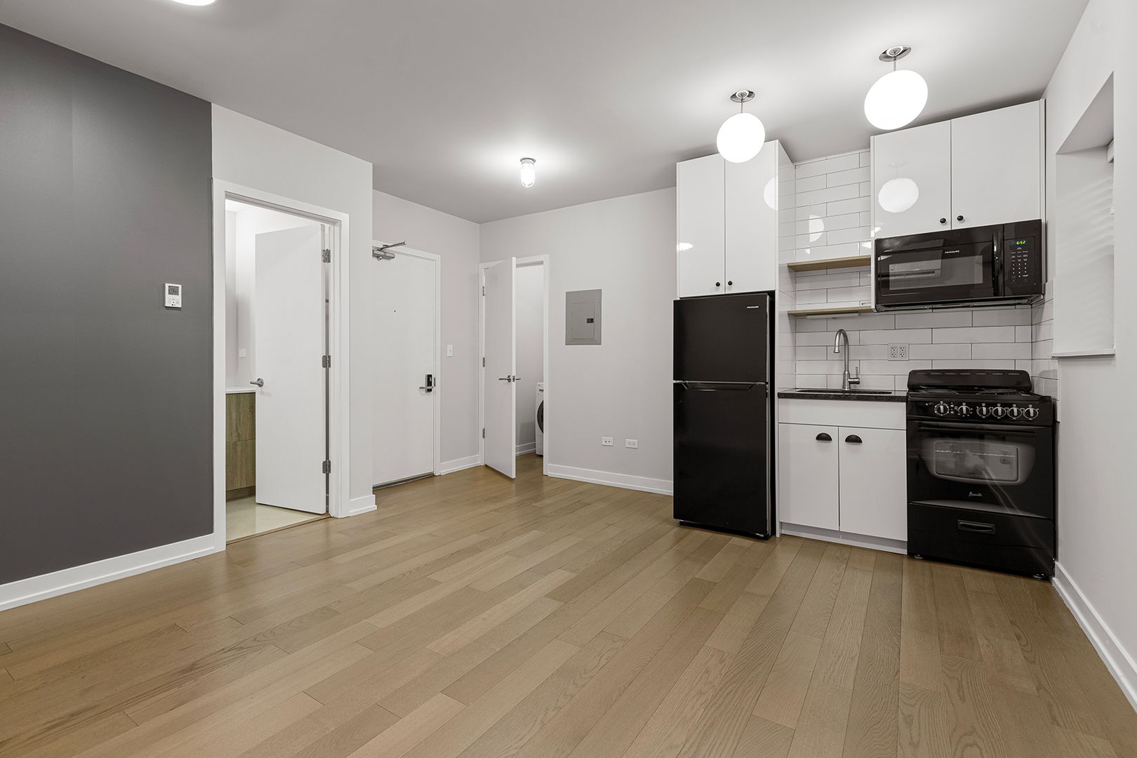 Chicago Apartment: 6019 N Winthrop Avenue