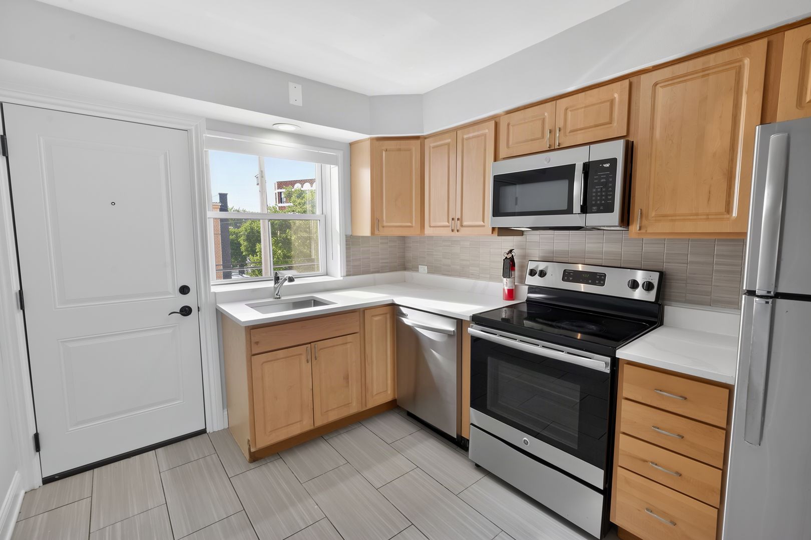 Chicago Apartment: 7630 - 38 N Eastlake Ter