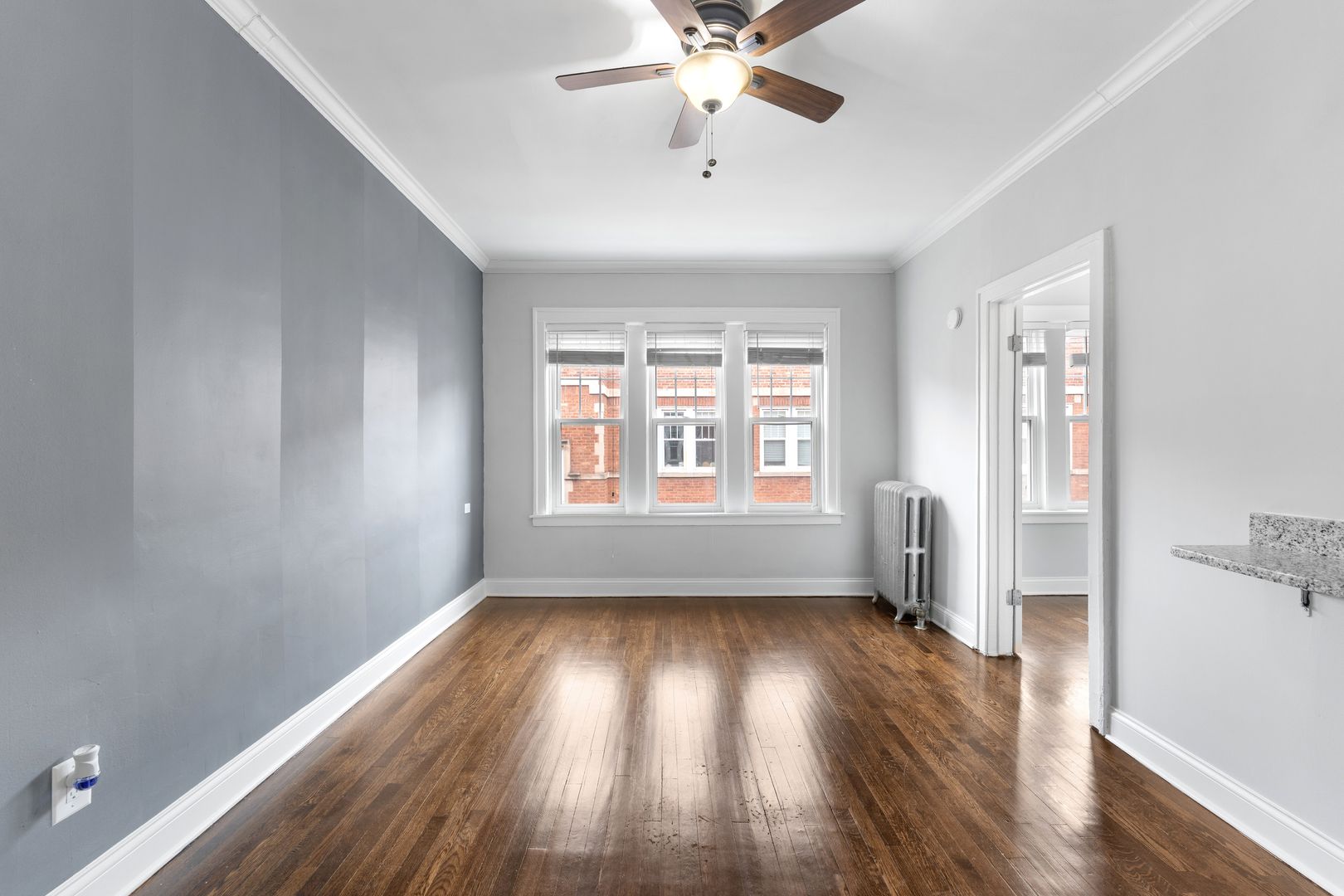 Chicago Apartment: 6100-6118 N Winthrop Ave