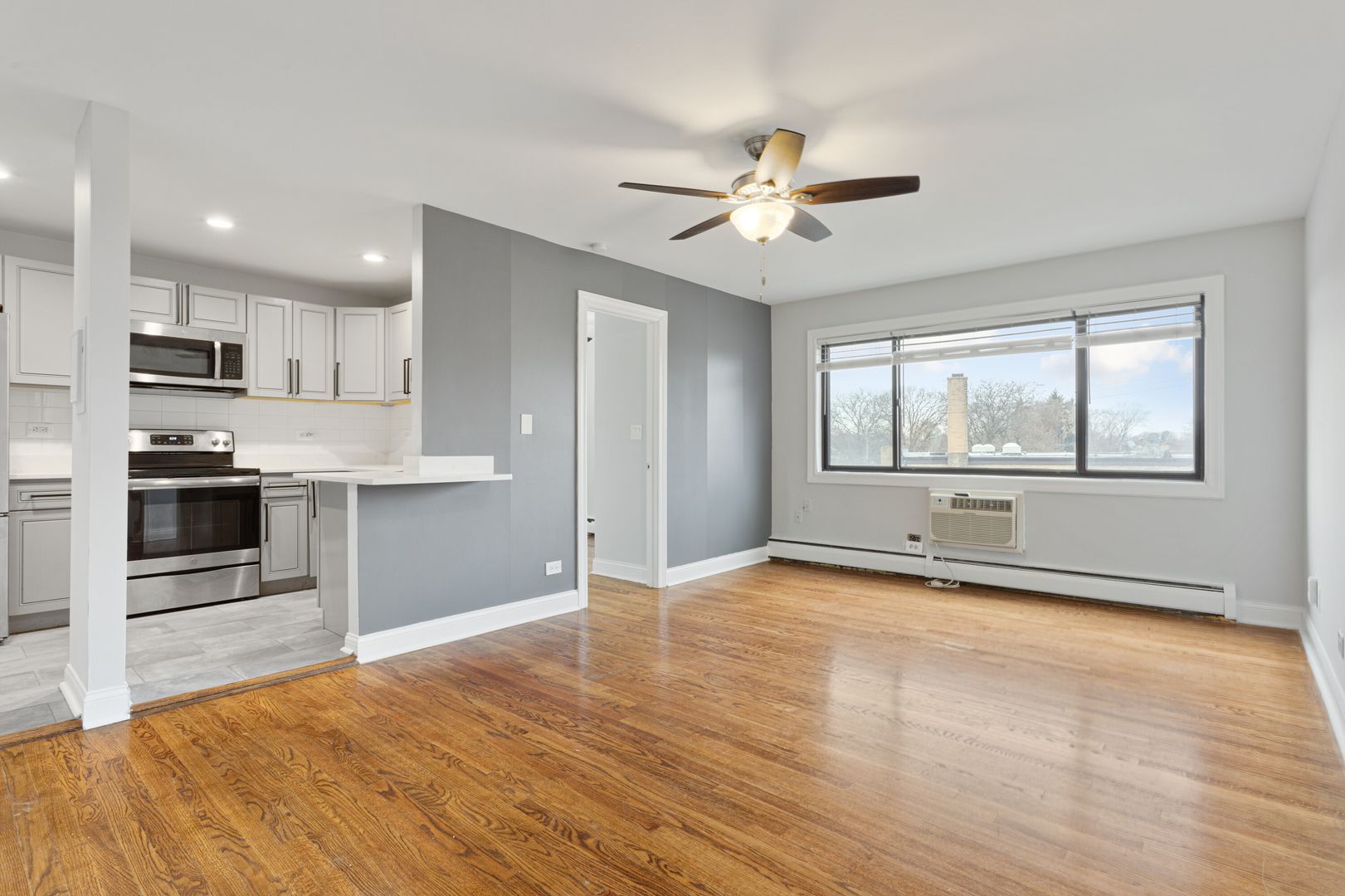 Chicago Apartment: 6826 N Ridge Blvd