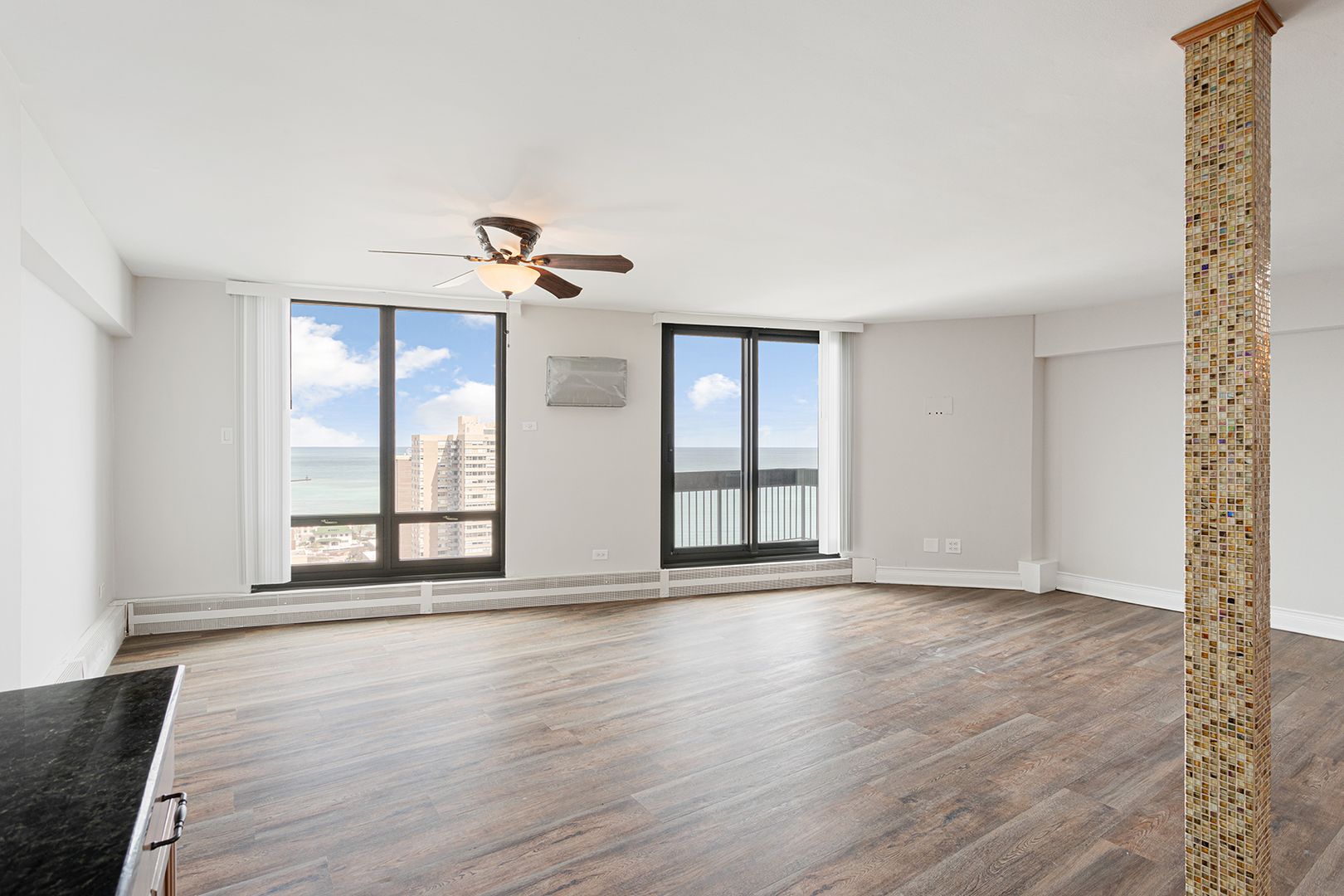 Chicago Apartment: 6166 N Sheridan Rd