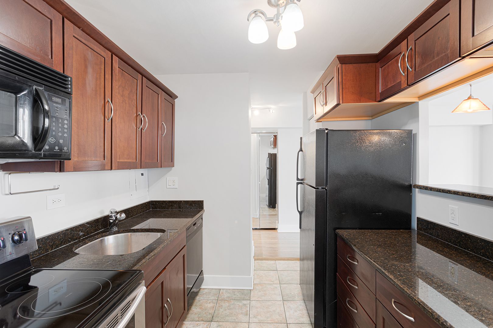 Chicago Apartment: 6166 N Sheridan Rd