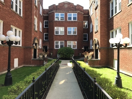 Chicago Apartment: 6100-6118 N Winthrop Ave