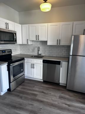 6807 N Sheridan Road #911, Chicago, IL 60626