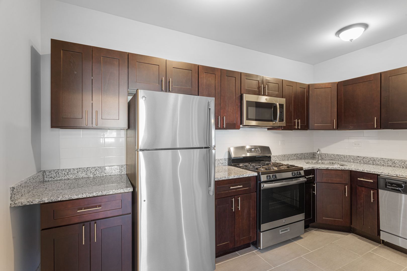 Chicago Apartment: 1608 W Sherwin Ave