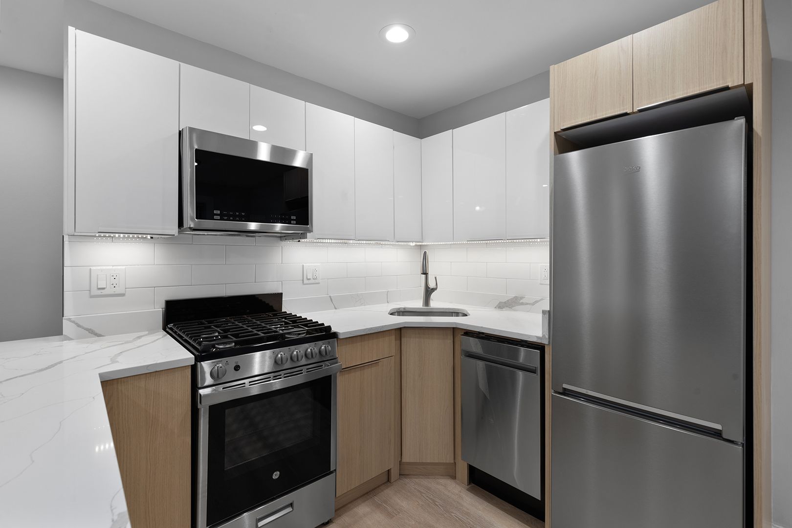 Chicago Apartment: 6758 N. Sheridan Rd.