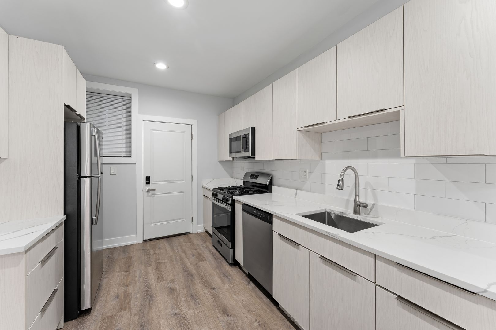 Chicago Apartment: 1700-08 W Juneway Terrace