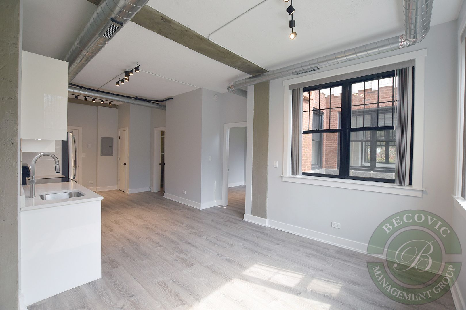 Chicago Apartment: 7645 N Sheridan Rd