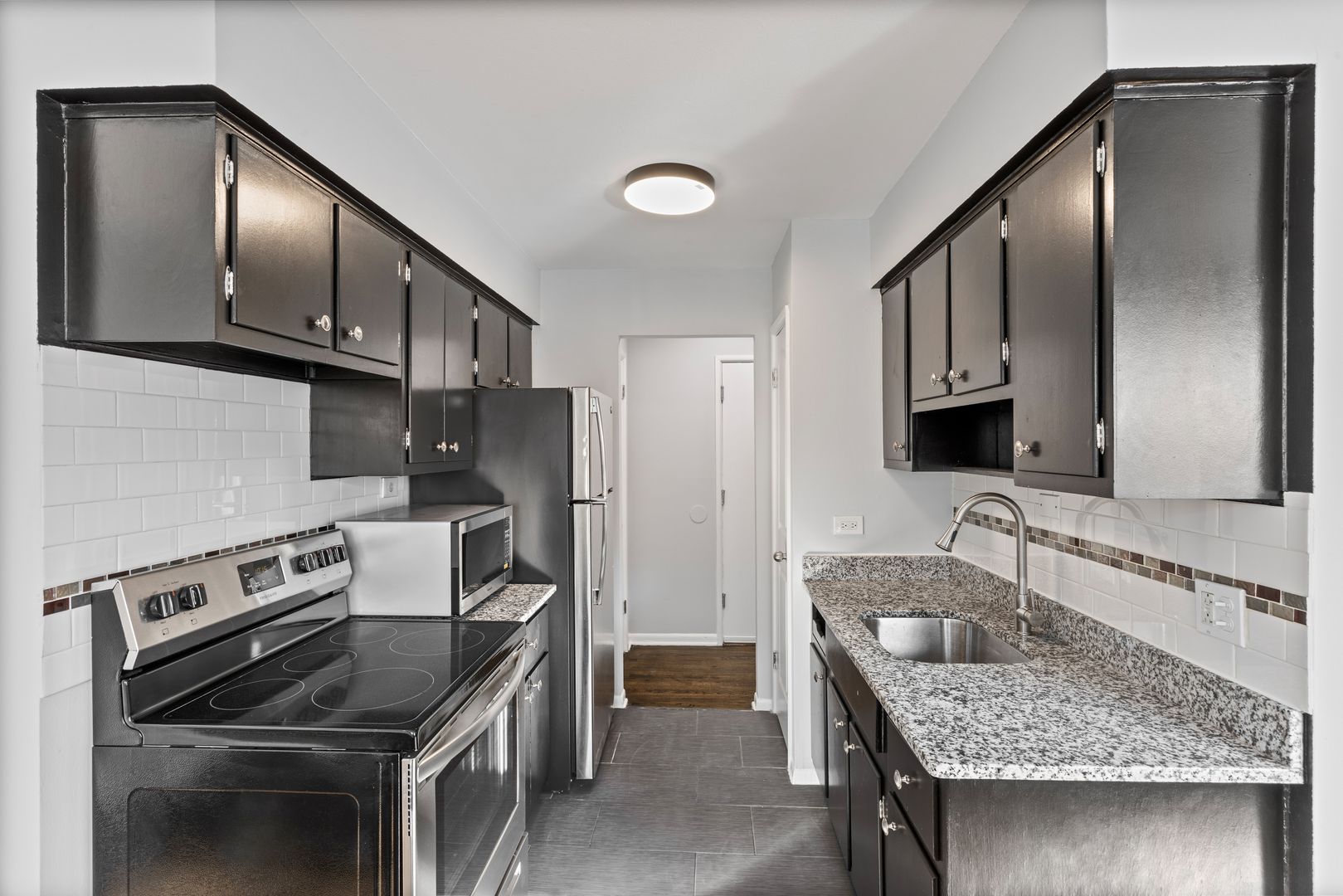 Chicago Apartment: 6826 N Ridge Blvd