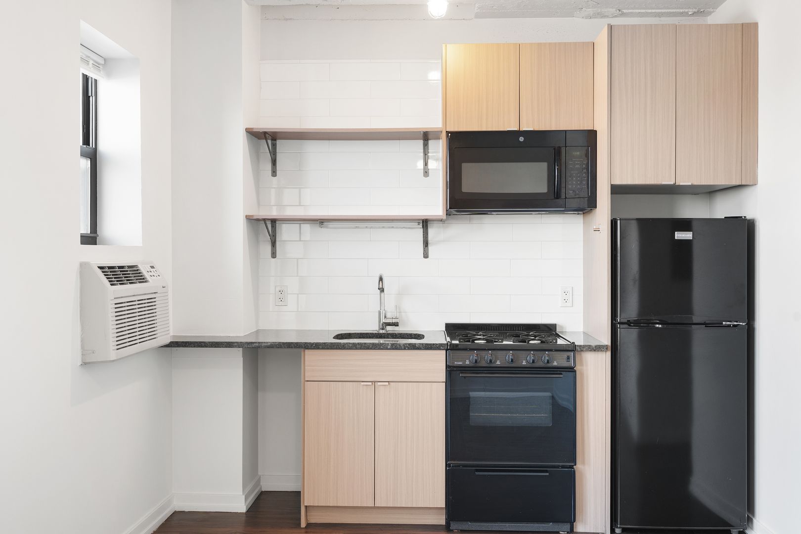 Chicago Apartment: 1325 W Wilson Avenue