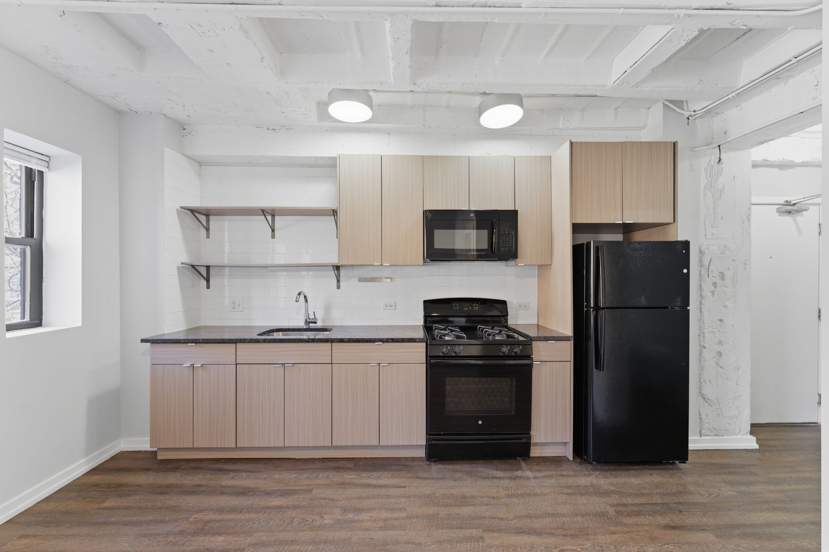 Chicago Apartment: 5718 N Winthrop Avenue