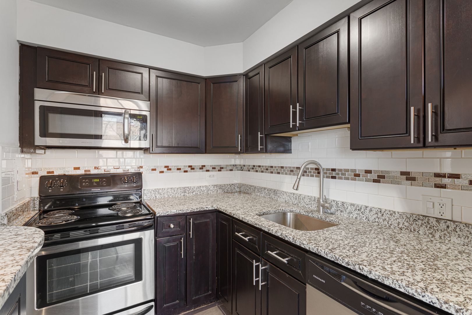 Chicago Apartment: 6001 N Kenmore Avenue