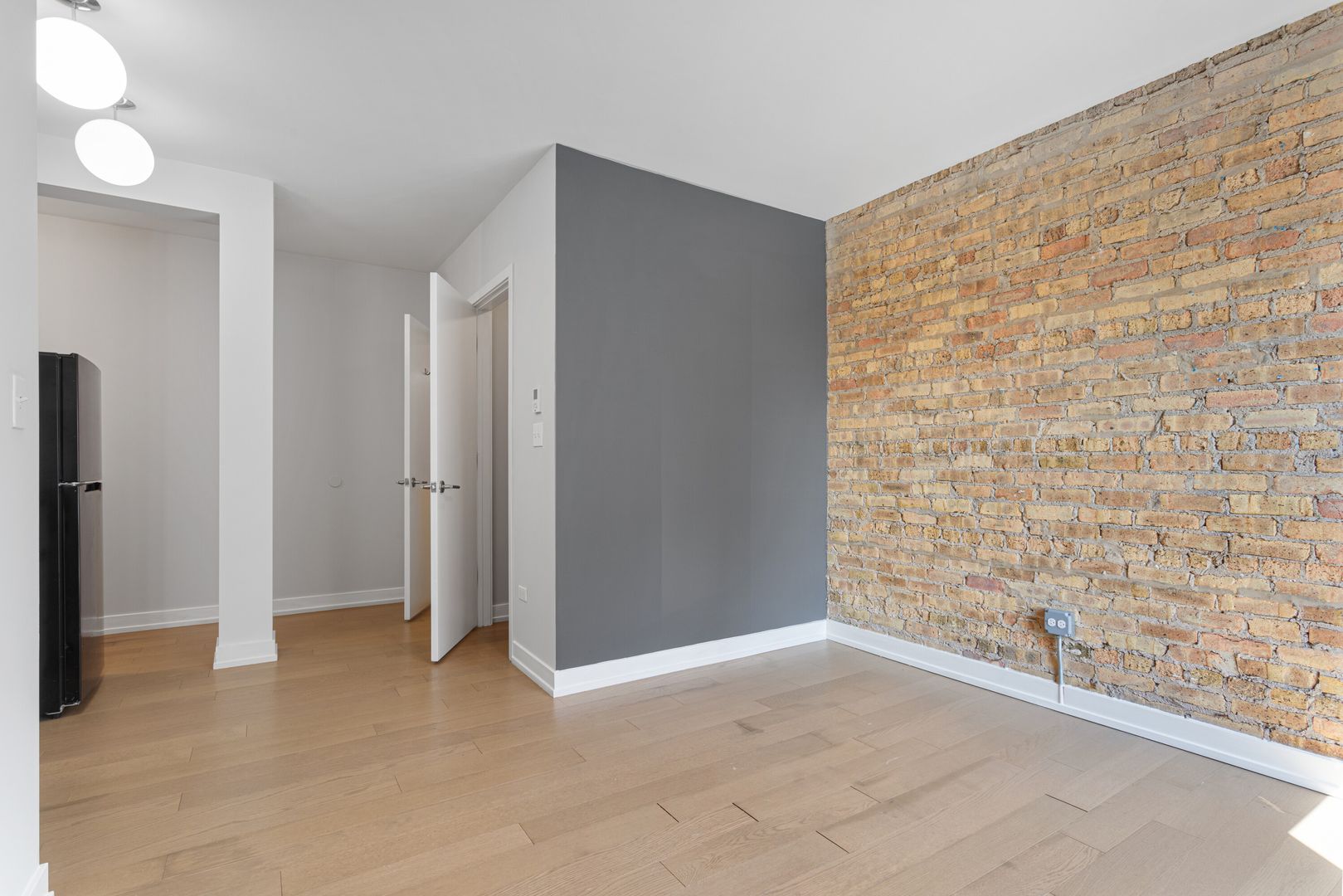 Chicago Apartment: 6019 N Winthrop Avenue
