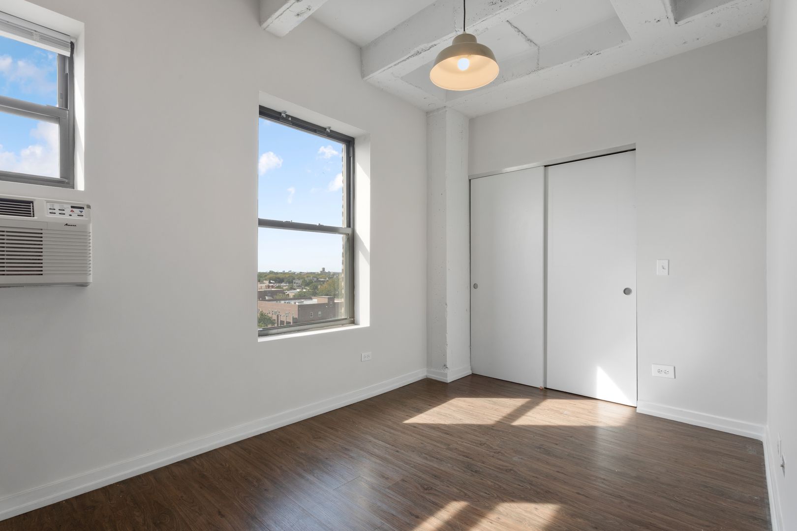 Chicago Apartment: 1325 W Wilson Avenue